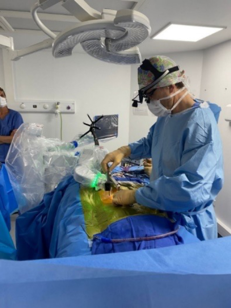 Hôpital Privé Saint-Martin: Innovation avec la chirurgie robot-assistée pour le dos.